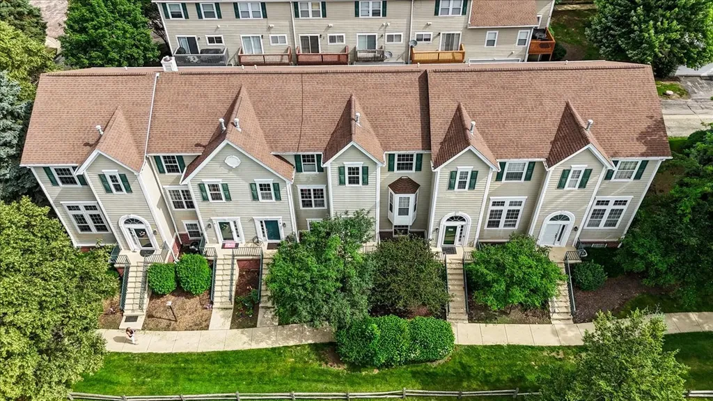 2428 Courtyard Circle Aurora IL 60506