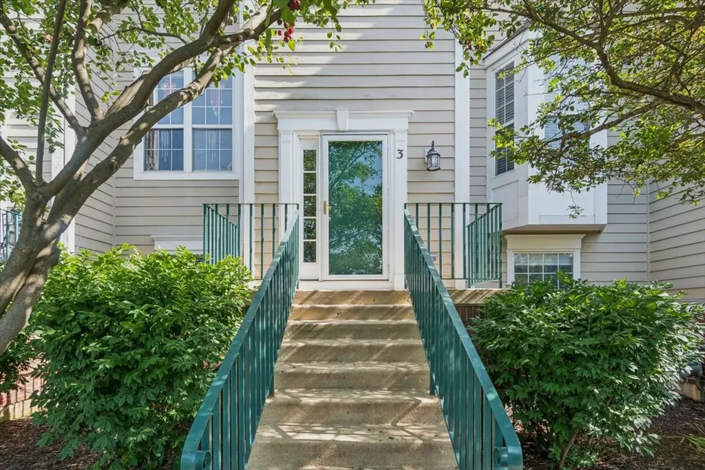 2428 Courtyard Circle Aurora IL 60506