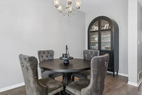 2428 Courtyard Circle Aurora IL 60506