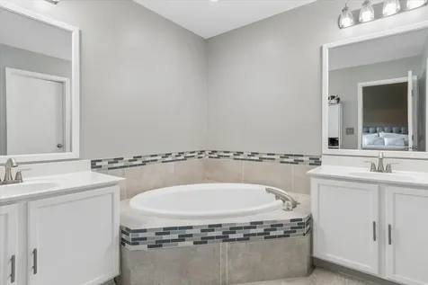 2428 Courtyard Circle Aurora IL 60506
