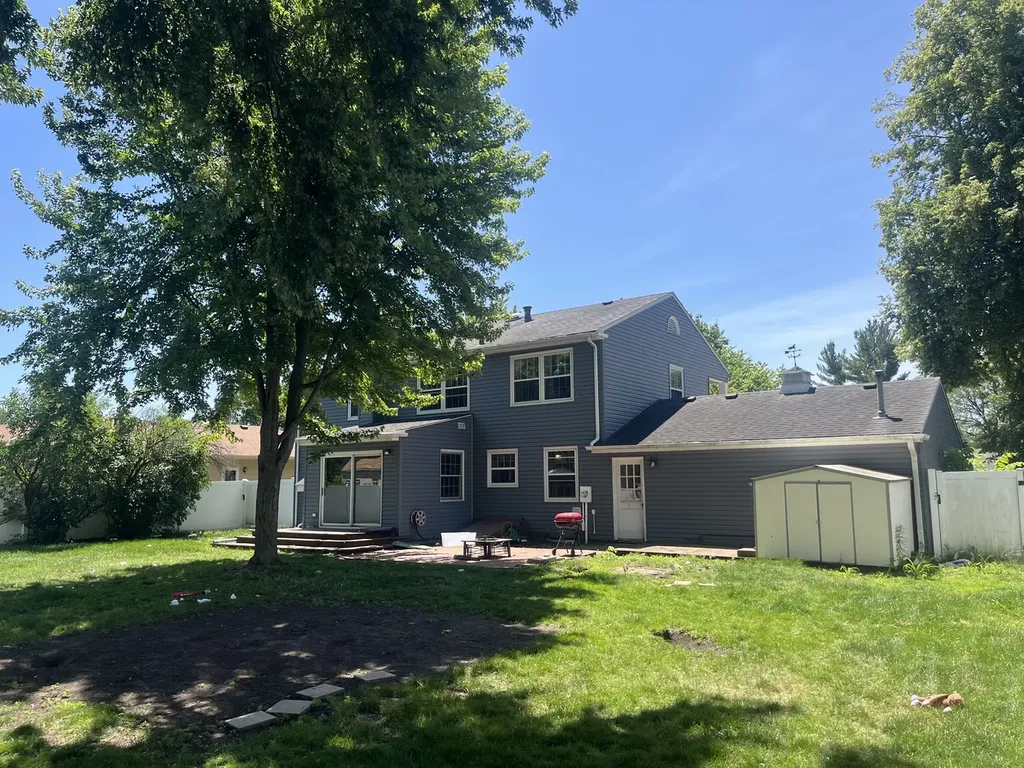 2221 Mayflower Drive Aurora IL 60506