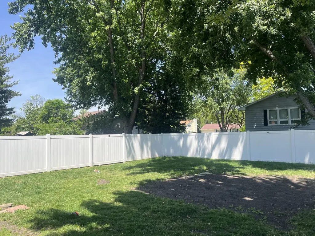 2221 Mayflower Drive Aurora IL 60506