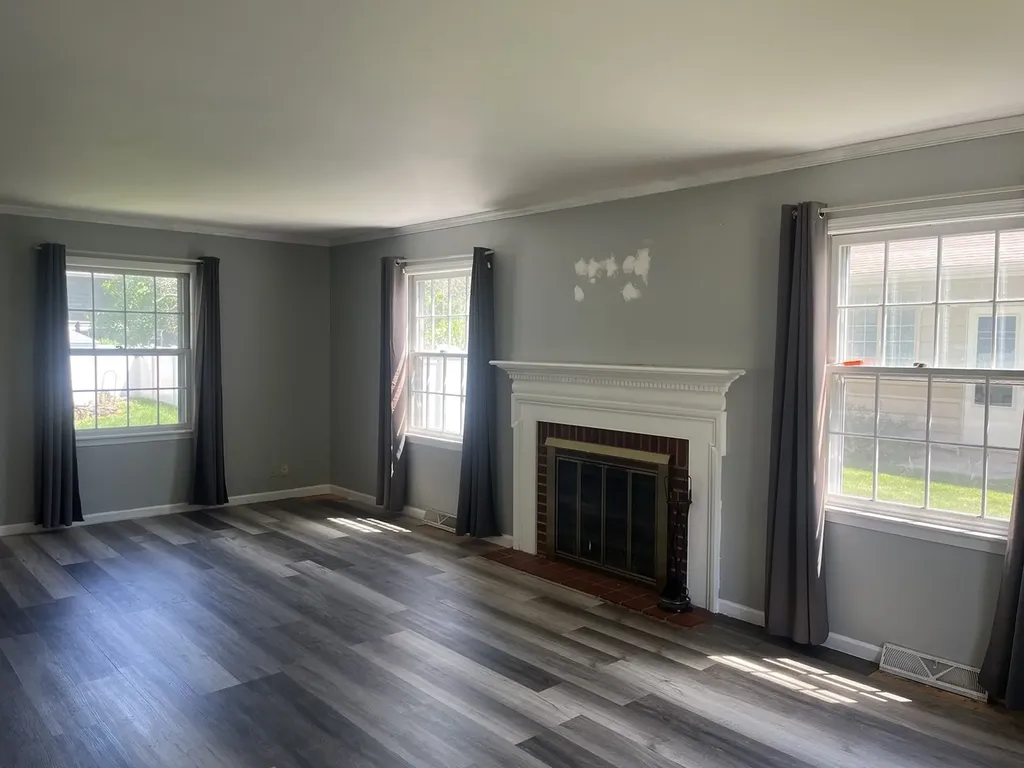 2221 Mayflower Drive Aurora IL 60506