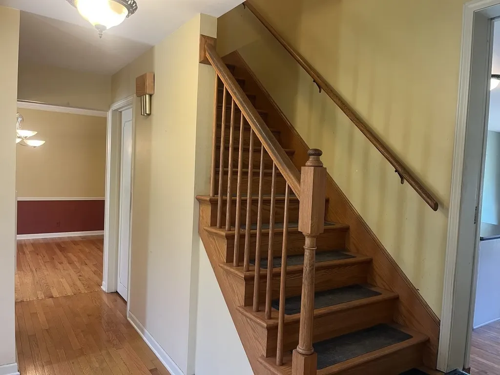 2221 Mayflower Drive Aurora IL 60506