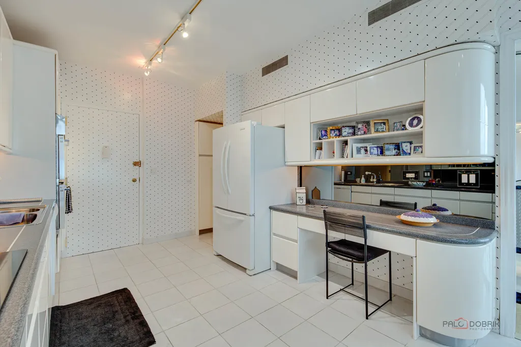 1040 North Lake Shore Drive Chicago IL 60611