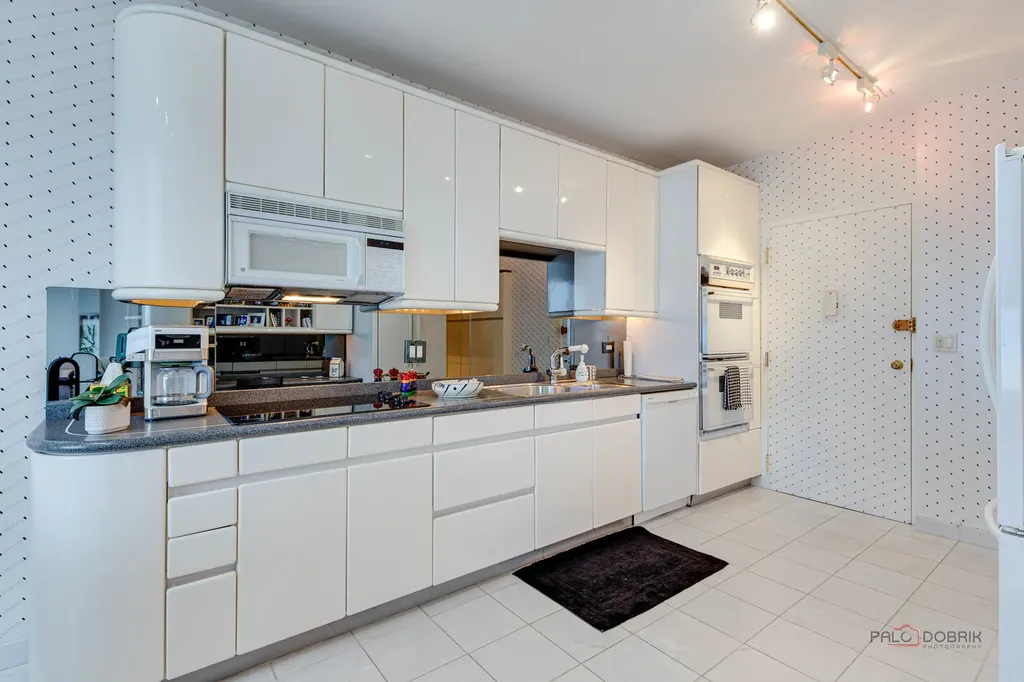1040 North Lake Shore Drive Chicago IL 60611