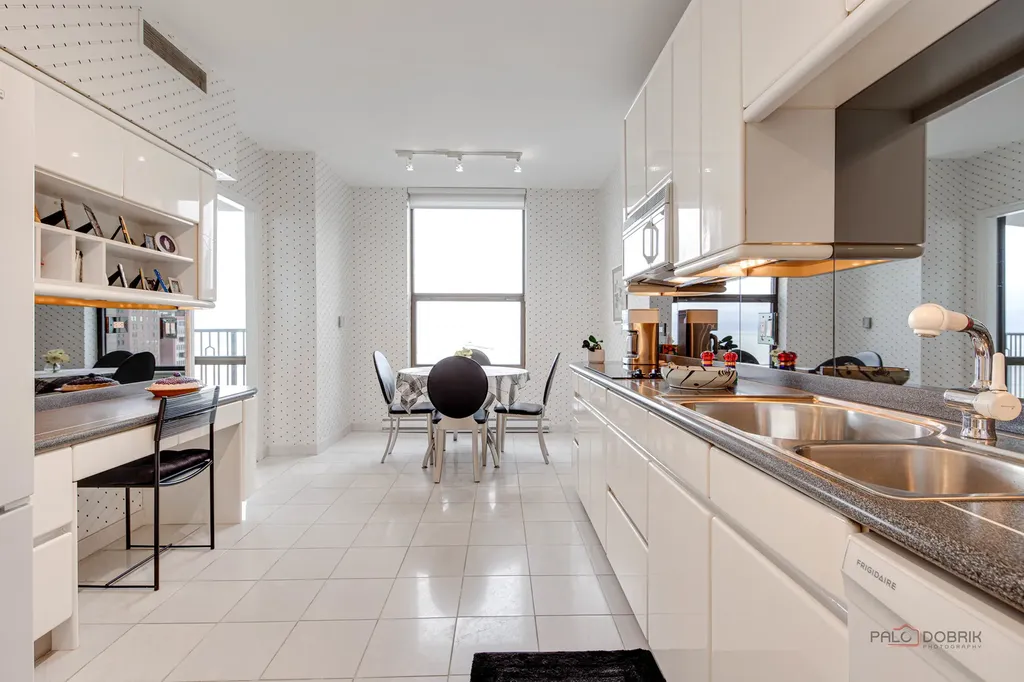 1040 North Lake Shore Drive Chicago IL 60611