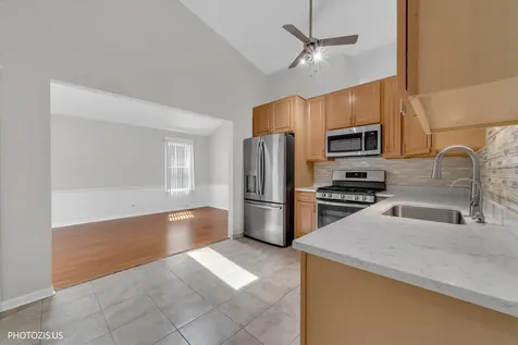 74 Bedford Road Mundelein IL 60060