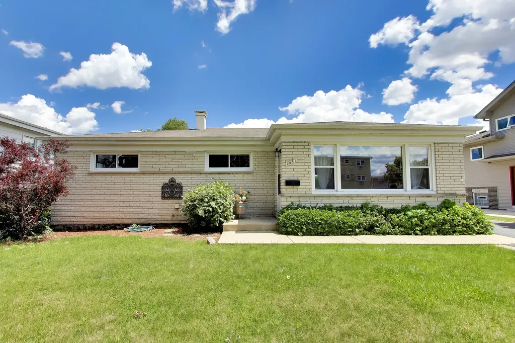 1081 Wilson Drive Des Plaines IL 60016
