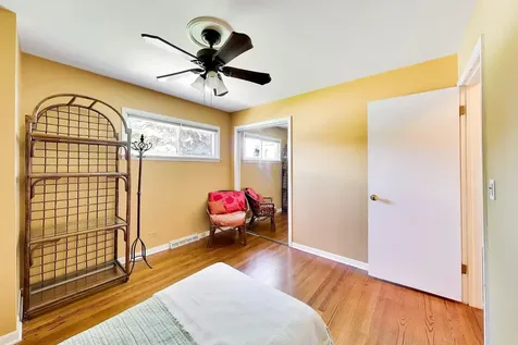 1081 Wilson Drive Des Plaines IL 60016