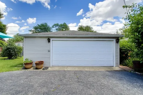1081 Wilson Drive Des Plaines IL 60016
