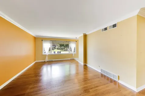 1081 Wilson Drive Des Plaines IL 60016