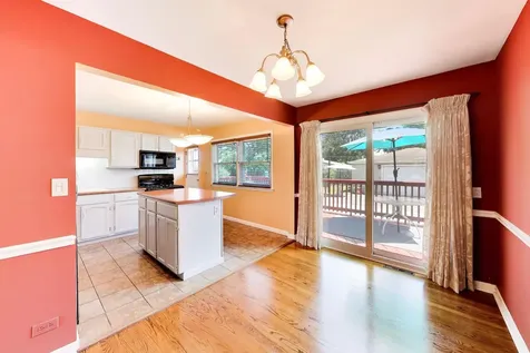 1081 Wilson Drive Des Plaines IL 60016