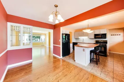 1081 Wilson Drive Des Plaines IL 60016
