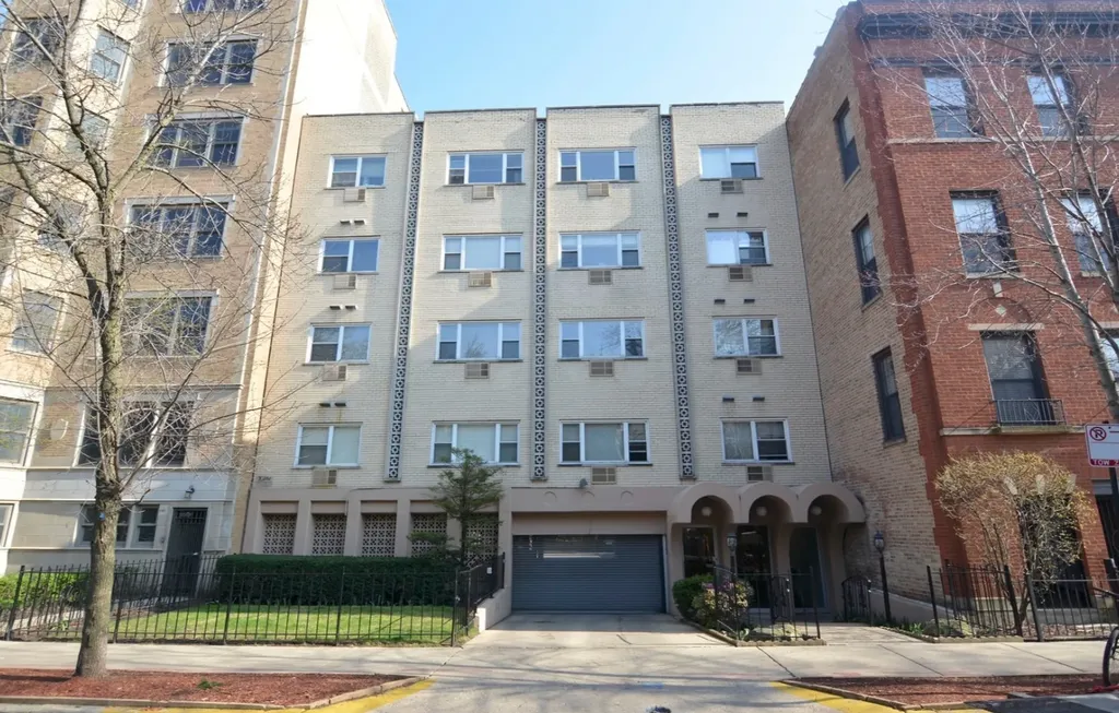 619 West Stratford Place Chicago IL 60657