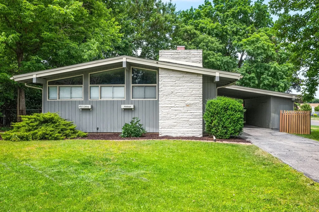 602 Colton Avenue Bloomington IL 61701