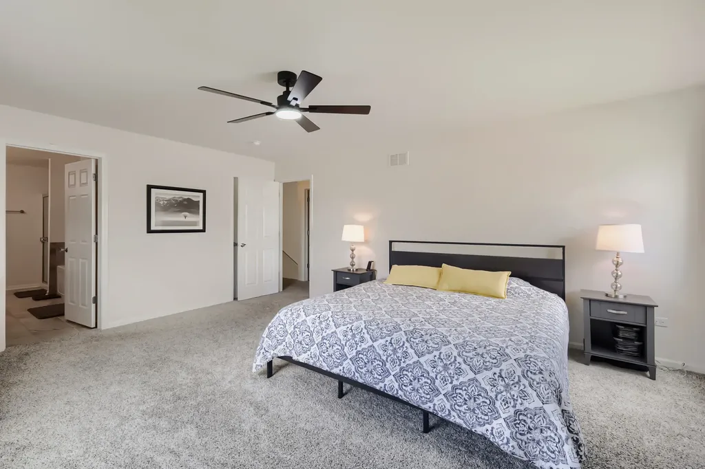 563 Camellia Avenue Aurora IL 60505