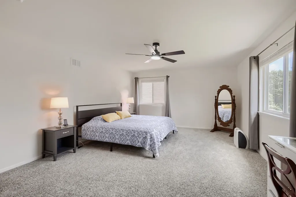 563 Camellia Avenue Aurora IL 60505