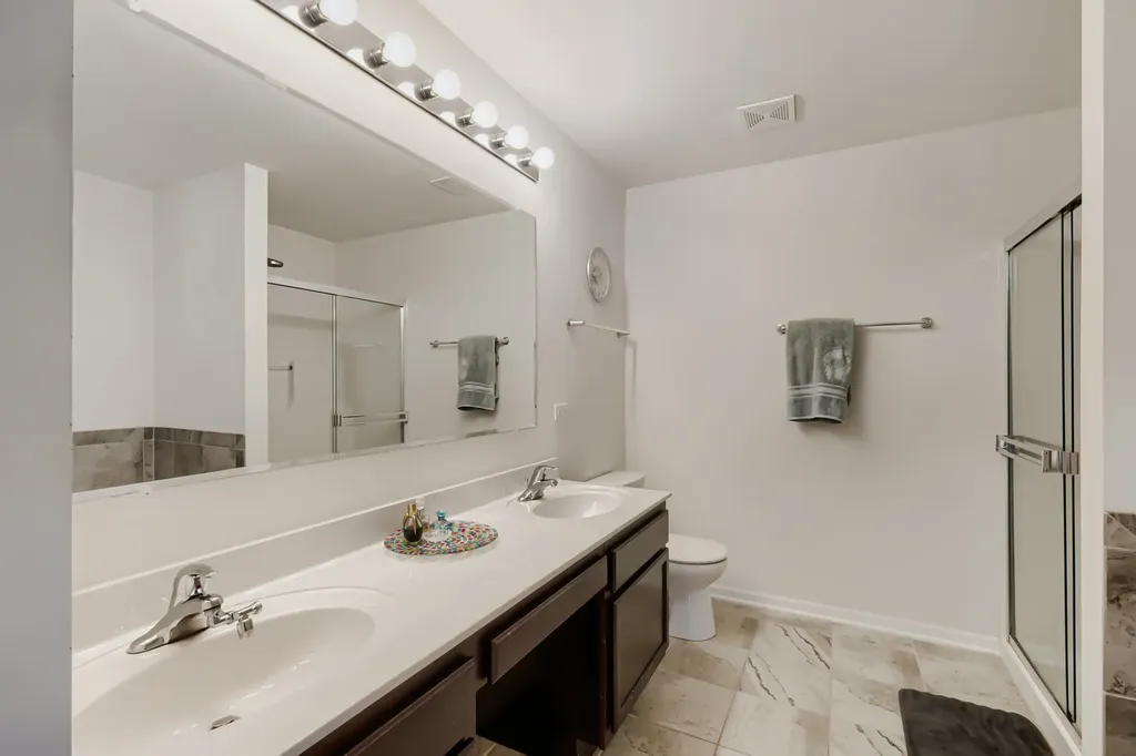 563 Camellia Avenue Aurora IL 60505