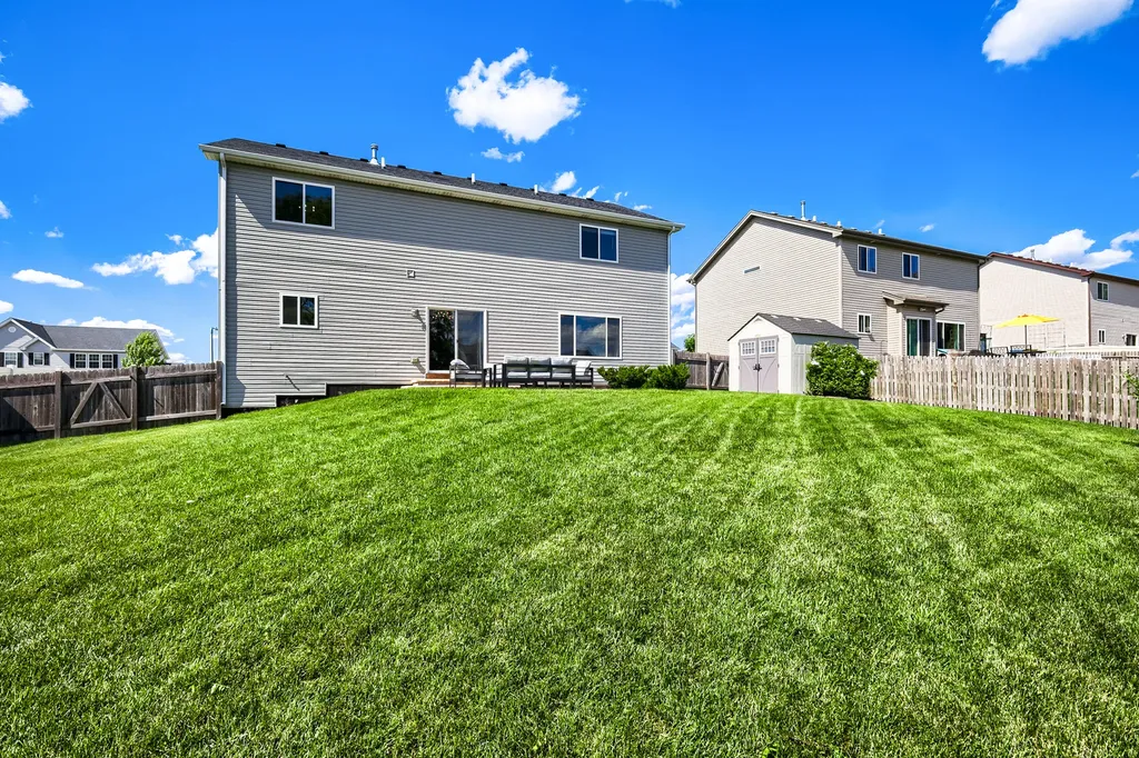 563 Camellia Avenue Aurora IL 60505