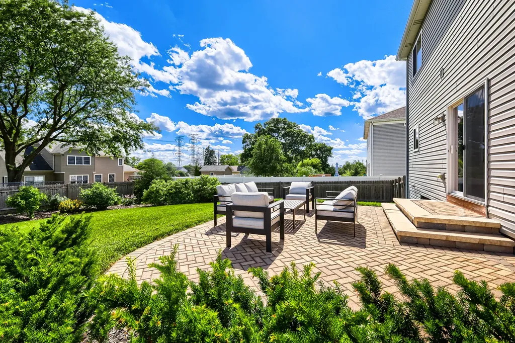 563 Camellia Avenue Aurora IL 60505