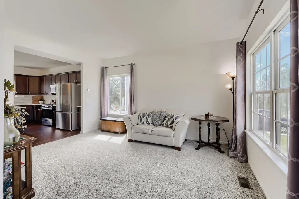 563 Camellia Avenue Aurora IL 60505
