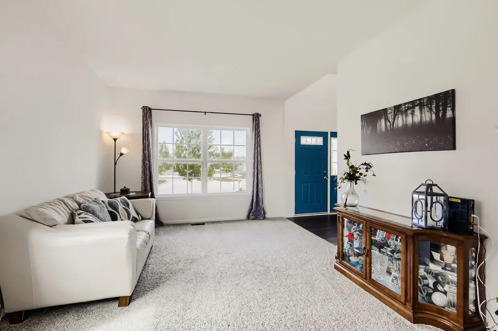 563 Camellia Avenue Aurora IL 60505