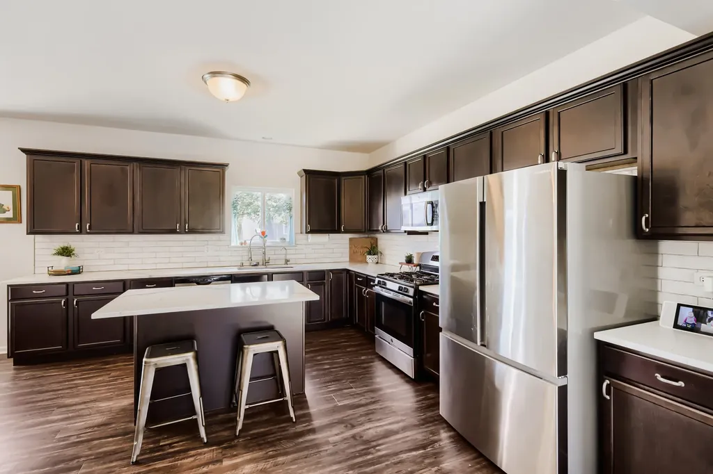 563 Camellia Avenue Aurora IL 60505