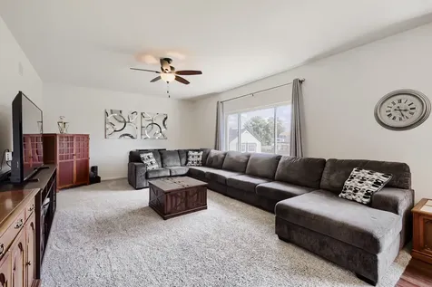 563 Camellia Avenue Aurora IL 60505