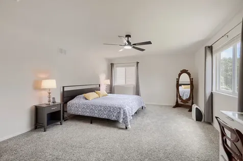 563 Camellia Avenue Aurora IL 60505