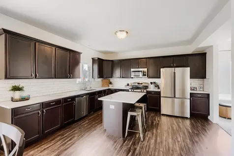 563 Camellia Avenue Aurora IL 60505