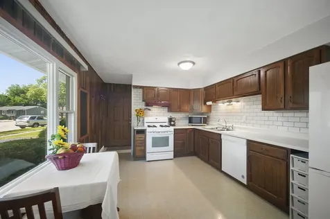 114 Mccabe Drive Streamwood IL 60107