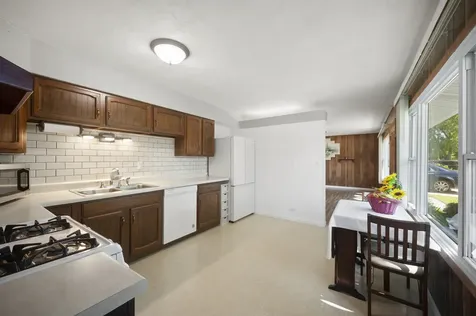 114 Mccabe Drive Streamwood IL 60107