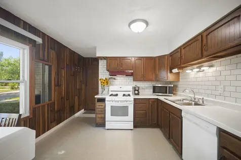 114 Mccabe Drive Streamwood IL 60107