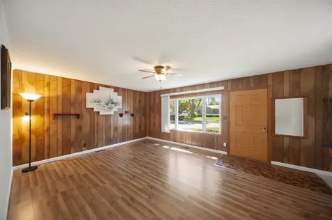 114 Mccabe Drive Streamwood IL 60107