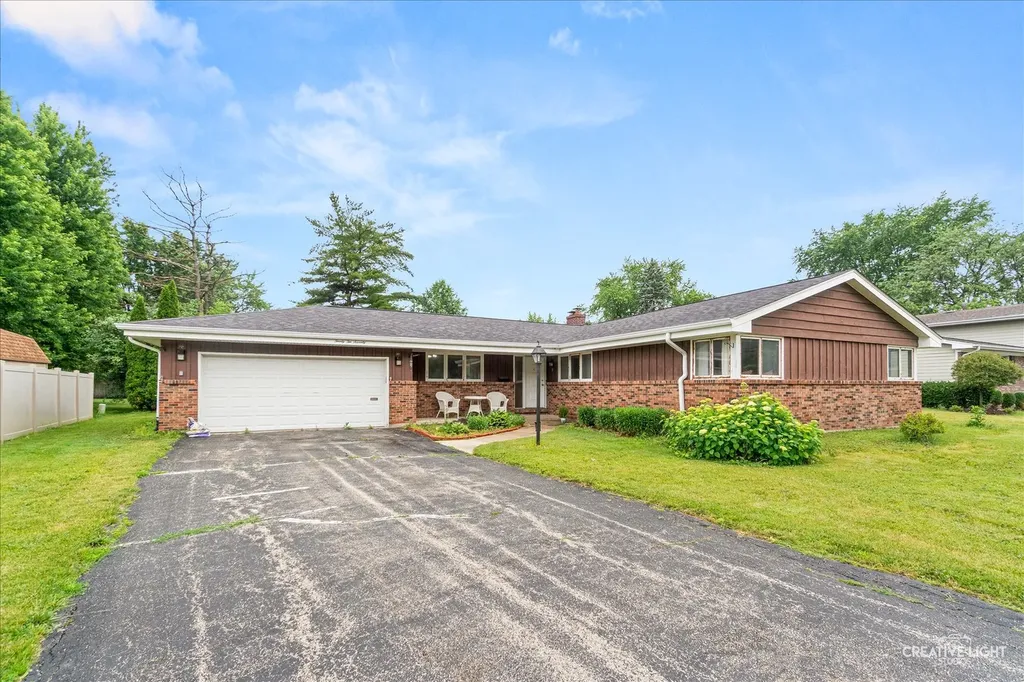 2270 Sans Souci Drive Aurora IL 60506