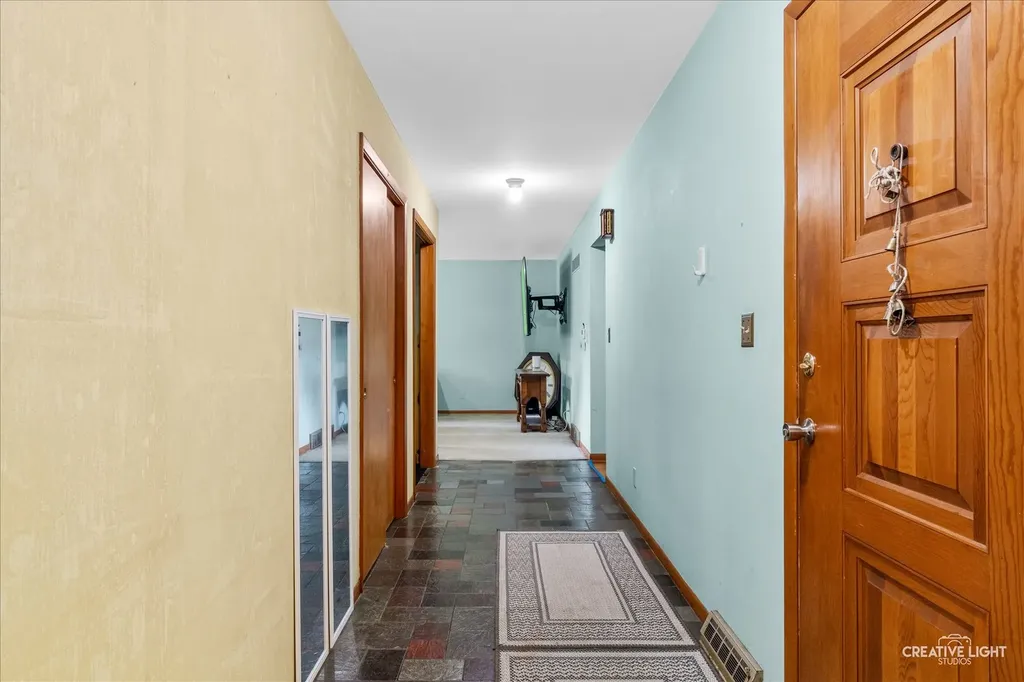 2270 Sans Souci Drive Aurora IL 60506