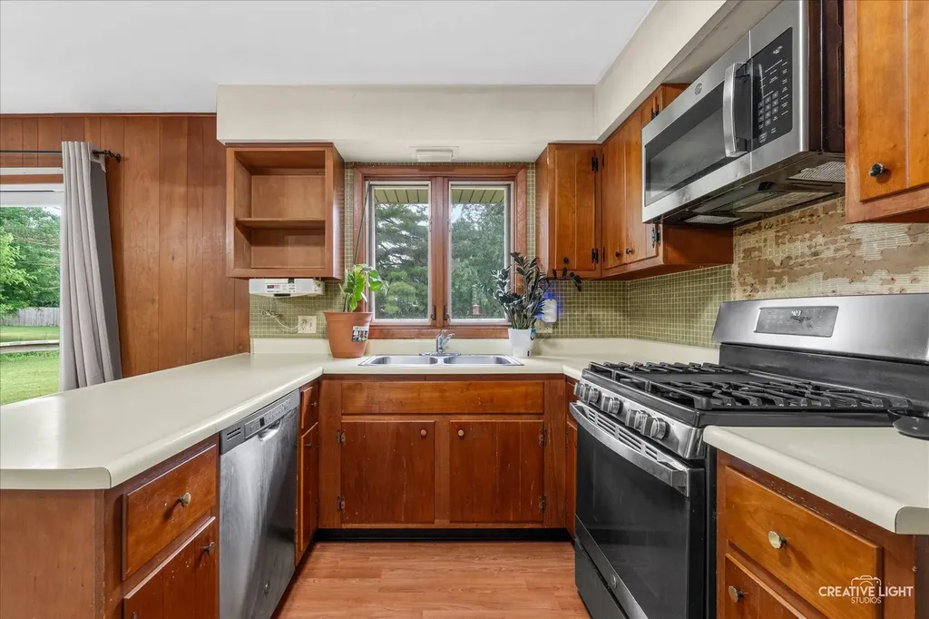 2270 Sans Souci Drive Aurora IL 60506