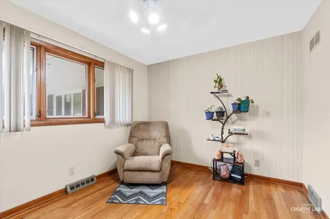 2270 Sans Souci Drive Aurora IL 60506