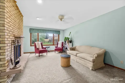2270 Sans Souci Drive Aurora IL 60506