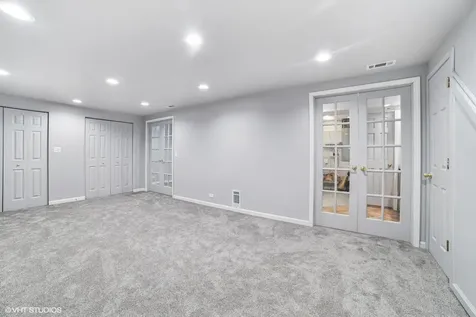 18 Ascot Lane Streamwood IL 60107