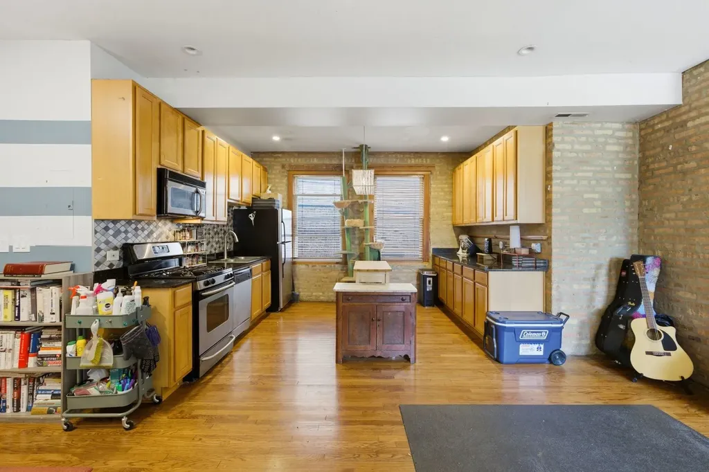 1634 West Columbia Avenue Chicago IL 60626