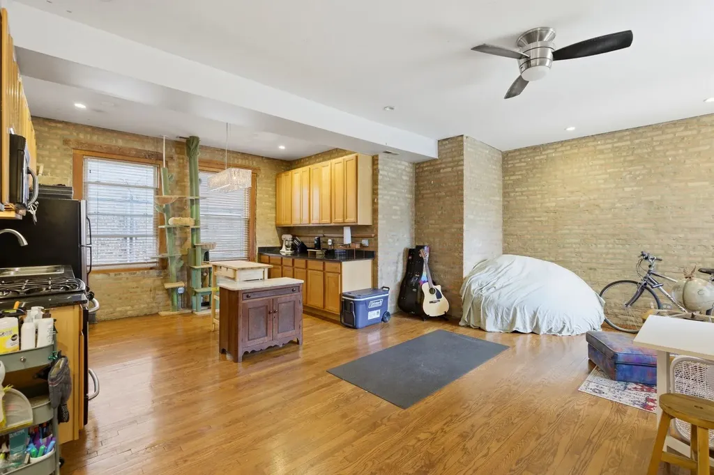1634 West Columbia Avenue Chicago IL 60626