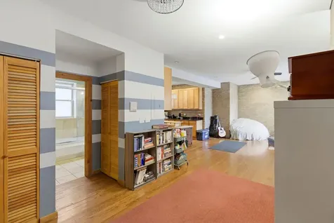1634 West Columbia Avenue Chicago IL 60626