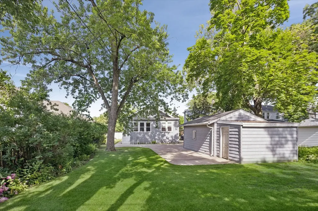 313 North Larch Avenue Elmhurst IL 60126