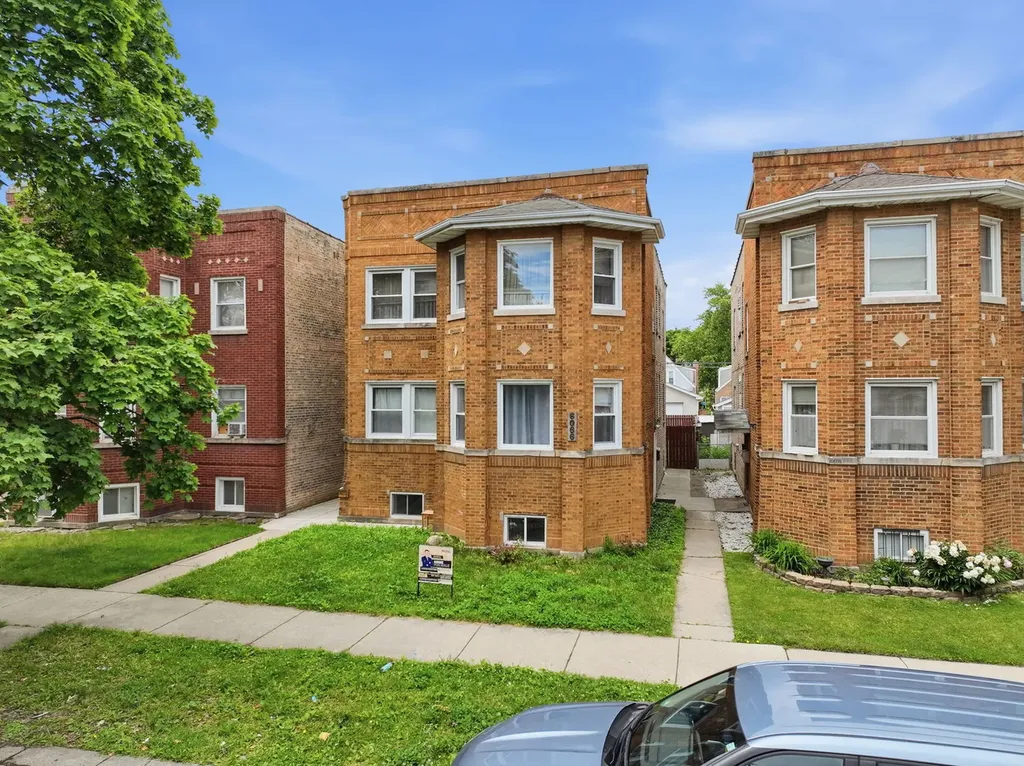 6066 North Albany Avenue Chicago IL 60659