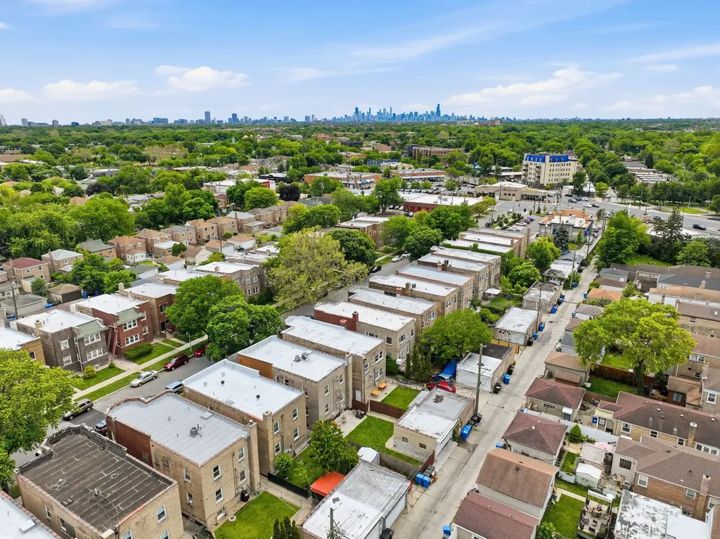 6066 North Albany Avenue Chicago IL 60659