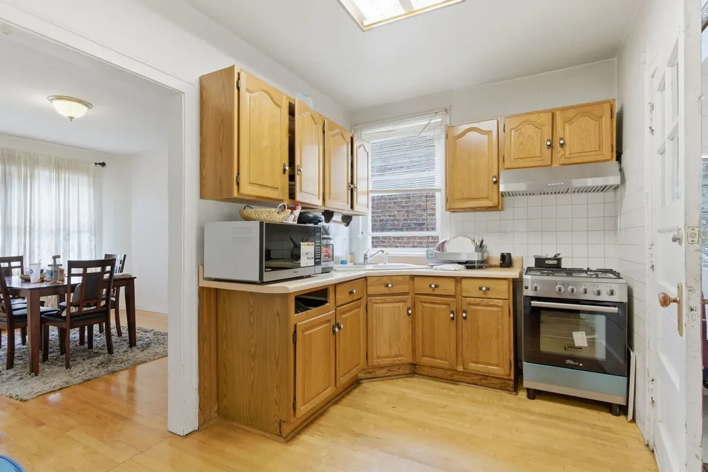 6066 North Albany Avenue Chicago IL 60659