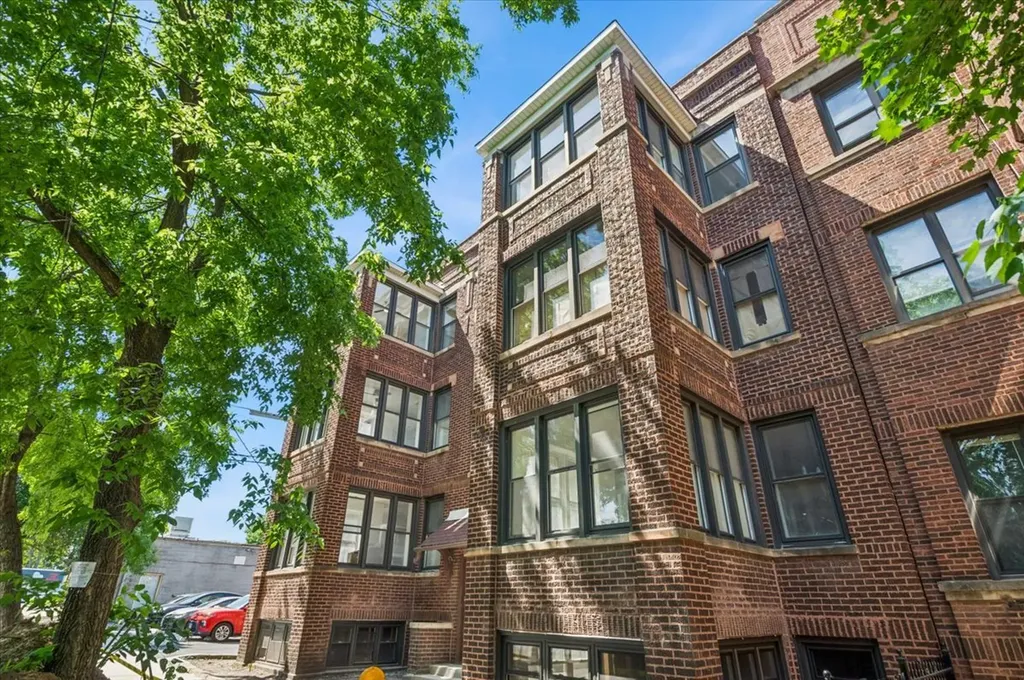 1542 West Rosemont Avenue Chicago IL 60660