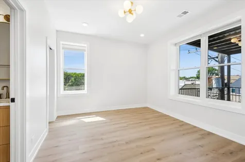 1542 West Rosemont Avenue Chicago IL 60660